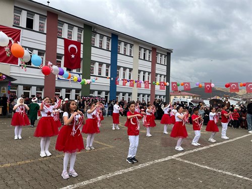 23 Nisan Ulusal Egemenlik ve Çocuk Bayramının 105. Yılı Dönümü İlçemizde Coşkuyla Kutlandı.